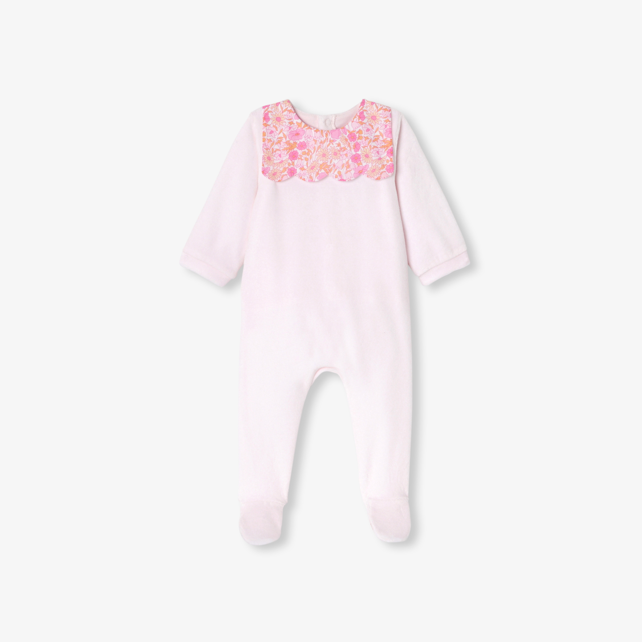 Pijama roz catifelata pentru bebelusi cu baveta Liberty